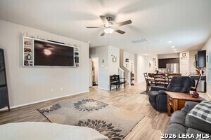 13039 Heathers Sun in Saint Hedwig, TX - Foto de edificio - Building Photo