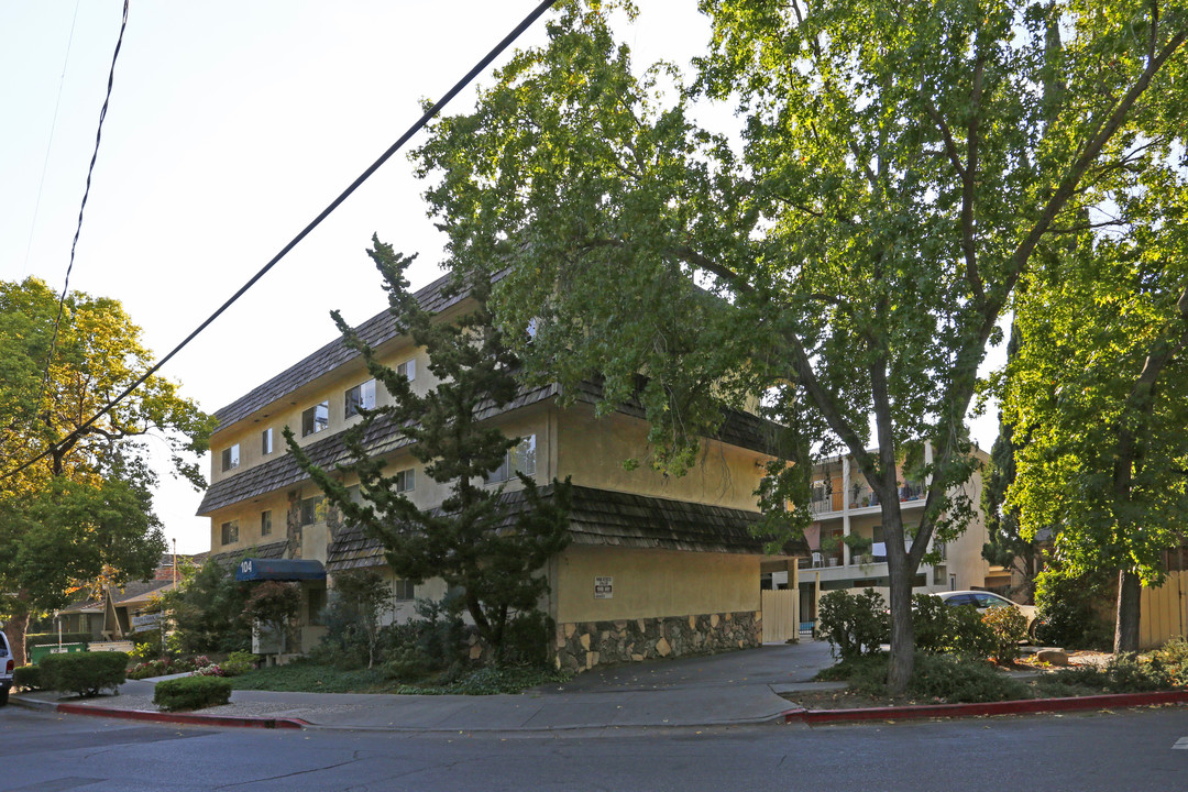 The Glen Creek in San Jose, CA - Building Photo