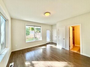 4117 Delridge Wy SW in Seattle, WA - Building Photo - Building Photo