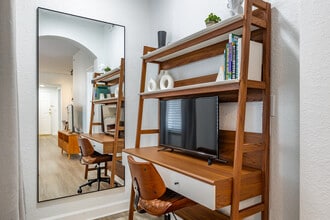 City View in Orlando, FL - Building Photo - Interior Photo