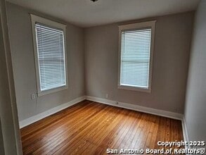 1022 W Gramercy Pl in San Antonio, TX - Building Photo - Building Photo