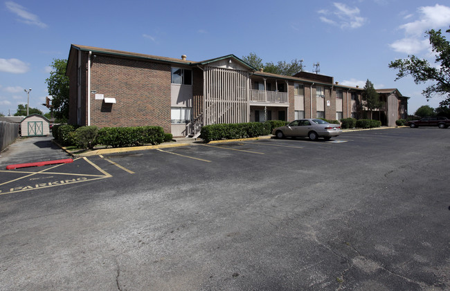 Wedgewood Court in Tulsa, OK - Building Photo - Building Photo