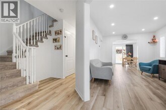 30 Harnesworth Crescent in Hamilton, ON - Building Photo - Building Photo