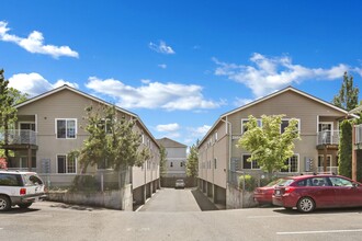 2604 Douglas Ave in Bellingham, WA - Building Photo - Building Photo