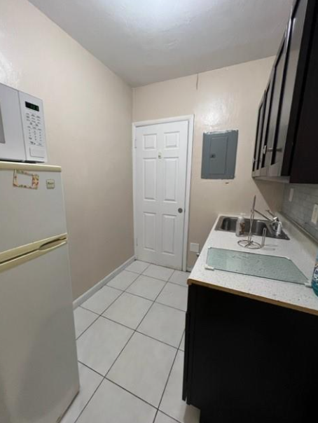 28 SE 8th St in Dania Beach, FL - Building Photo - Building Photo