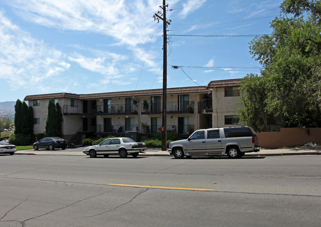 Park Plaza Apartments in Reno, NV - Building Photo - Building Photo