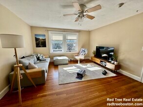 4907 Washington St, Unit 3R in Boston, MA - Foto de edificio - Building Photo