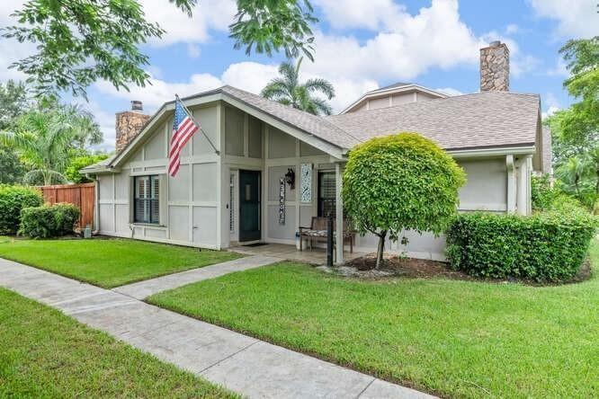 1960 Derby Trail in Wellington, FL - Building Photo