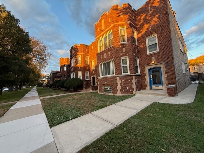 7749 S Indiana Ave in Chicago, IL - Building Photo - Building Photo