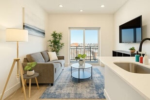 2400 E Huntingdon St in Philadelphia, PA - Building Photo