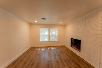 1103 N Grant Dr in Sherman, TX - Building Photo - Building Photo