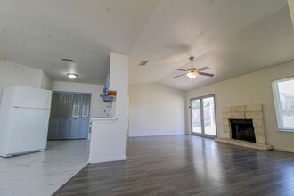 7335 Mystery Ridge Dr in Converse, TX - Building Photo - Building Photo