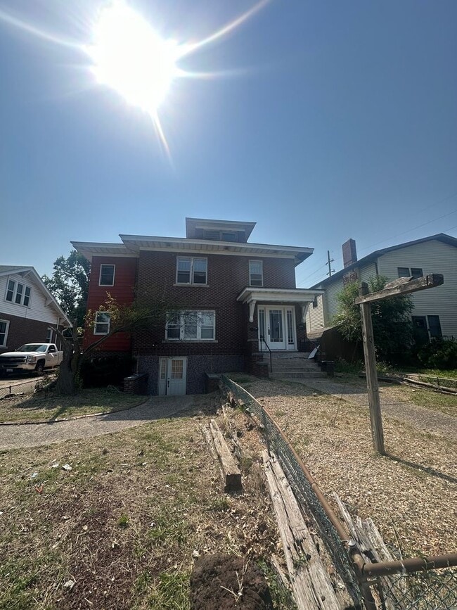 property at 1709 S 5th St