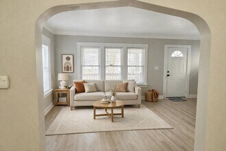 1812 Kensington Rd in Toledo, OH - Building Photo - Building Photo