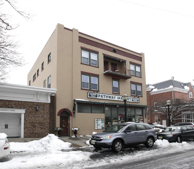 42 Pilgrim Pathway in Ocean Grove, NJ - Foto de edificio - Building Photo