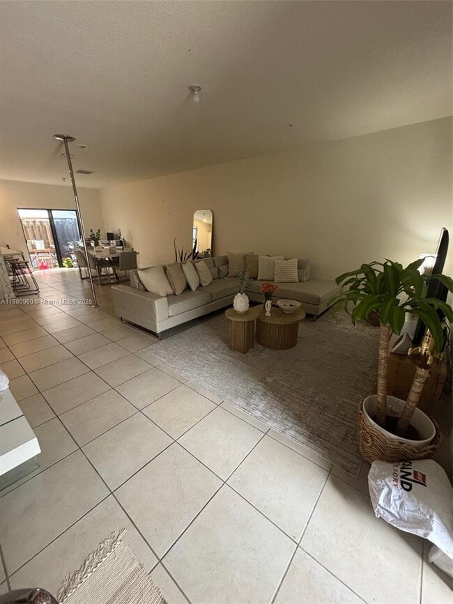 10443 NW 82nd St, Unit 4 in Doral, FL - Building Photo - Building Photo