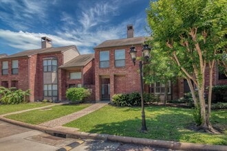 7447 Cambridge St in Houston, TX - Building Photo - Building Photo