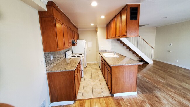 5692 Playa del Rey in San Jose, CA - Foto de edificio - Building Photo