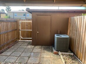 4226 La Dega Ct in Tampa, FL - Building Photo - Building Photo