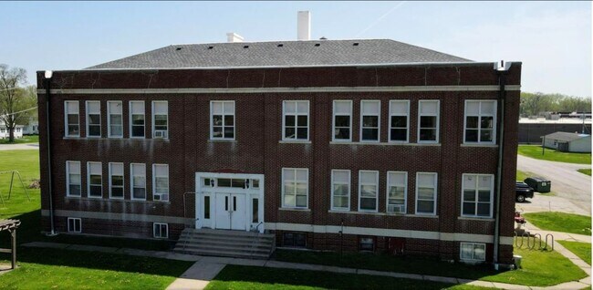 312 Sycamore St in Cambridge, IA - Foto de edificio - Building Photo