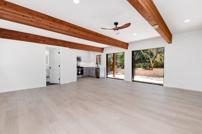 1058 3rd St in Encinitas, CA - Building Photo - Building Photo