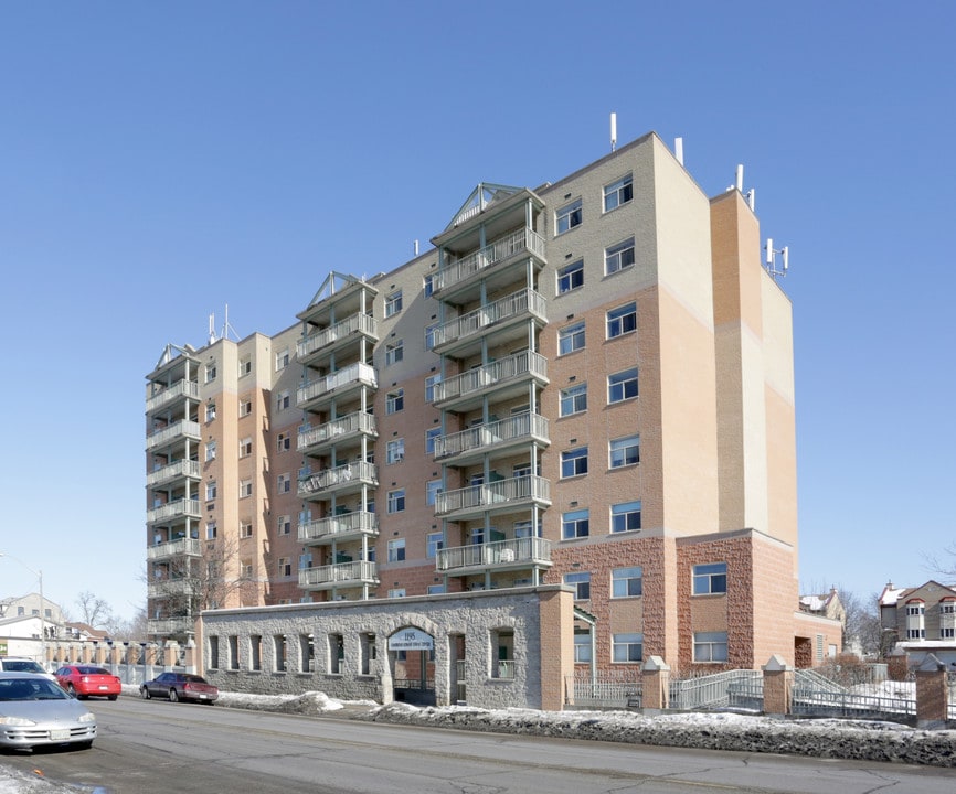 Kiwanis Towne Centre in Cambridge, ON - Building Photo