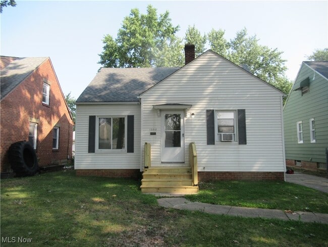 property at 13818 Belleshire Ave