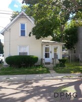 129 Hill St in Lansing, MI - Building Photo