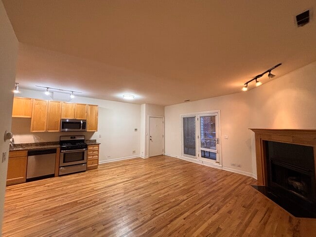 3349 N Clark St, Unit 1SW