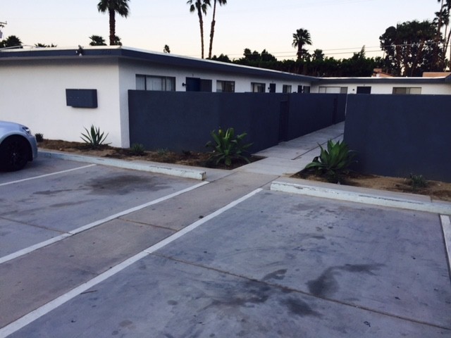 238 S Saturmino Dr in Palm Springs, CA - Building Photo