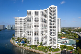 Towers 100 - 600 in Aventura, FL - Building Photo - Building Photo