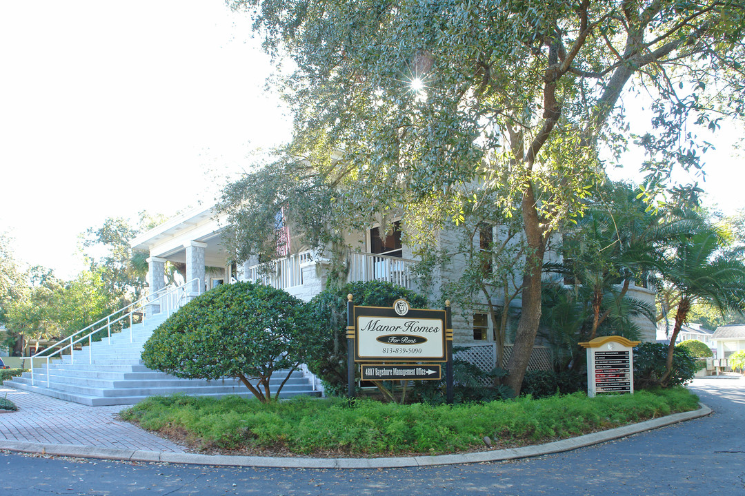 Manor Homes in Tampa, FL - Foto de edificio