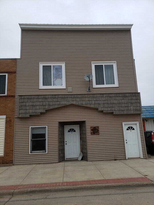 315 2nd St in Bovey, MN - Building Photo