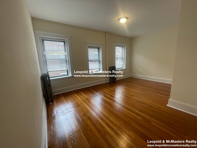 1316 Commonwealth Ave, Unit 302 in Boston, MA - Building Photo - Building Photo