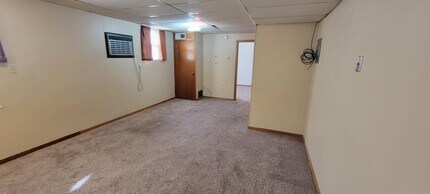 1011 Lincoln St in Vermillion, SD - Building Photo - Building Photo