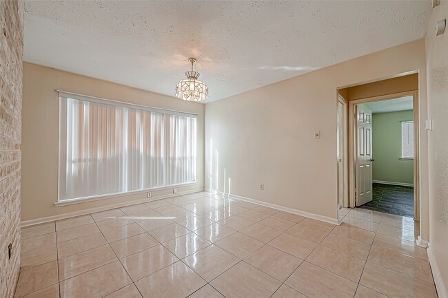 property at 1490 Hunters Park Dr