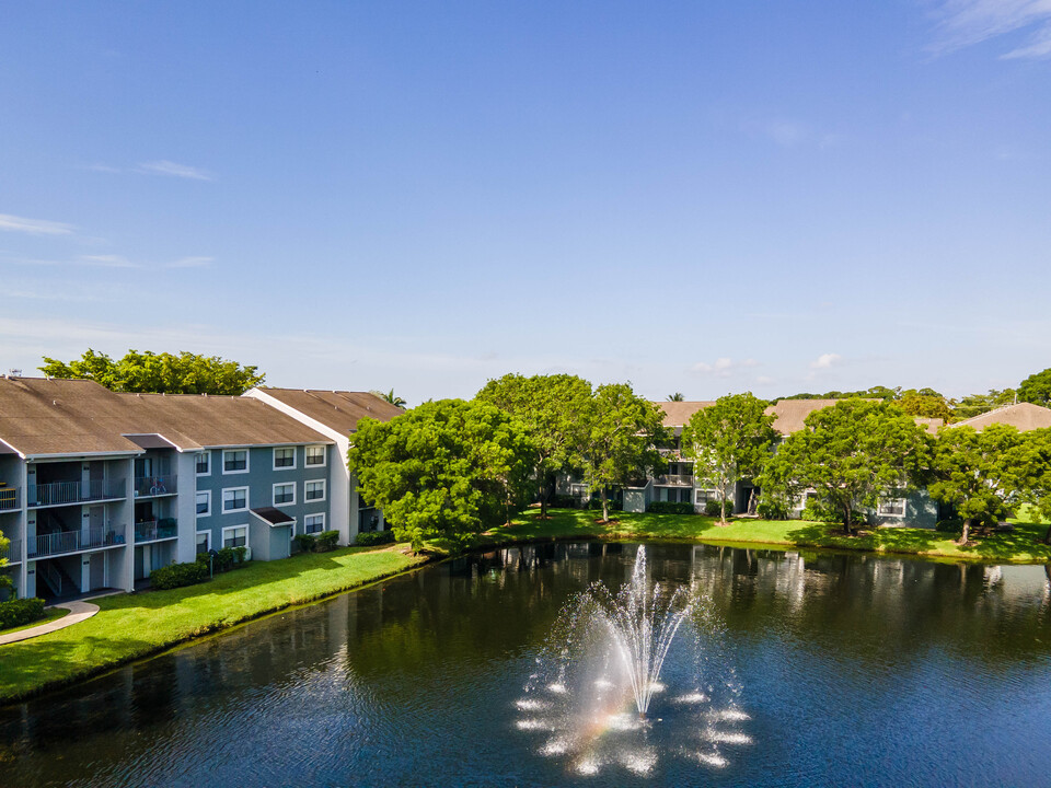 Hampton Lakes in North Lauderdale, FL - Building Photo