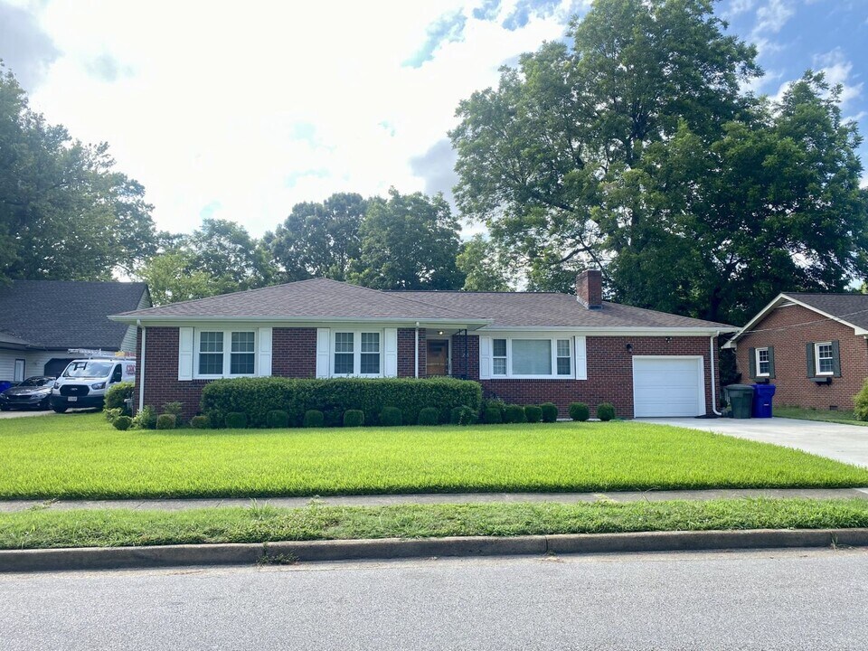 205 Faulk Rd in Norfolk, VA - Foto de edificio