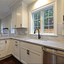 13 Arnold Ave in Jamestown, RI - Building Photo - Building Photo