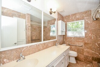 4113 Edison St in Houston, TX - Building Photo - Building Photo