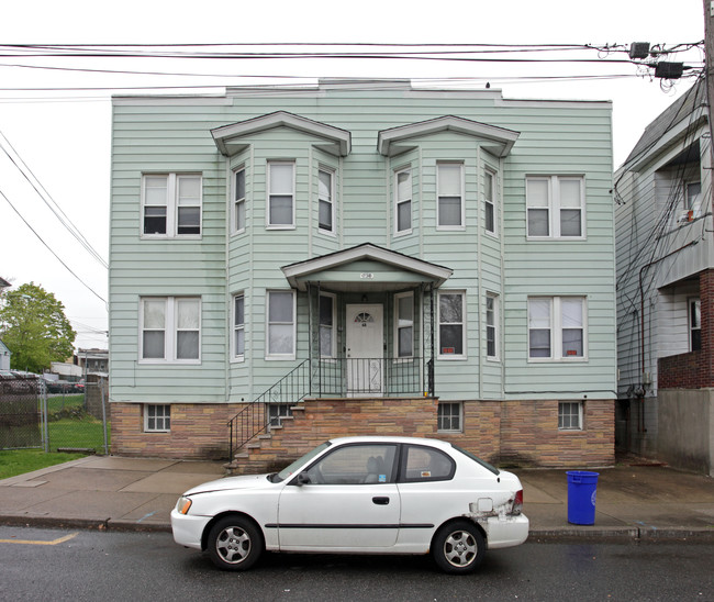 68 MacArthur Ave in Garfield, NJ - Foto de edificio - Building Photo