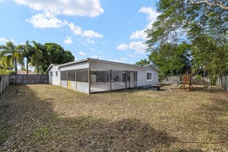 6918 Tradewind Way in Lantana, FL - Building Photo - Building Photo
