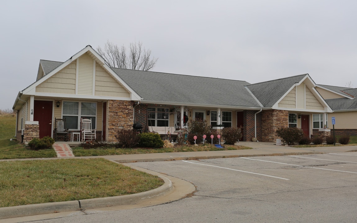 Valley Springs Senior Apartments in De Soto, KS - Building Photo