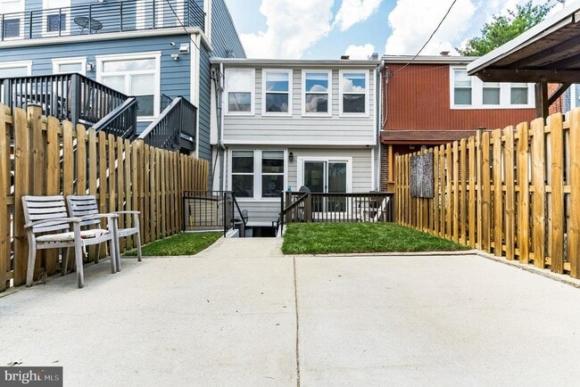 8 Grant Cir NW in Washington, DC - Building Photo - Building Photo