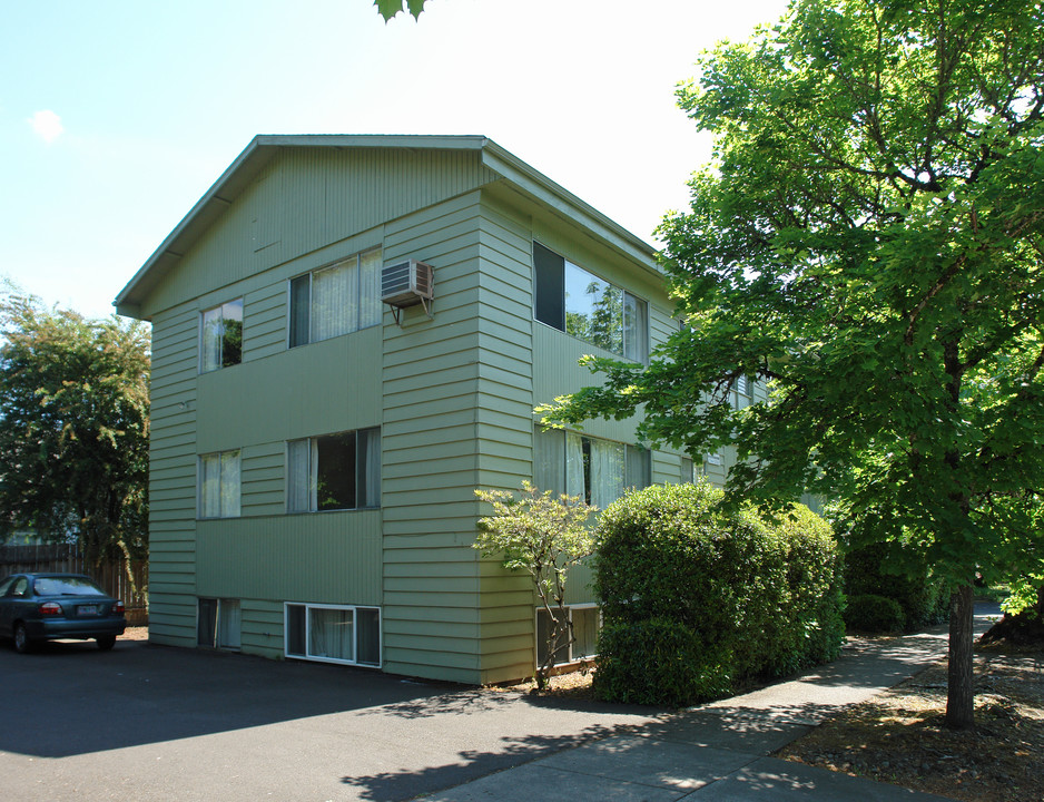 Sanders Apartments in Corvallis, OR - Foto de edificio