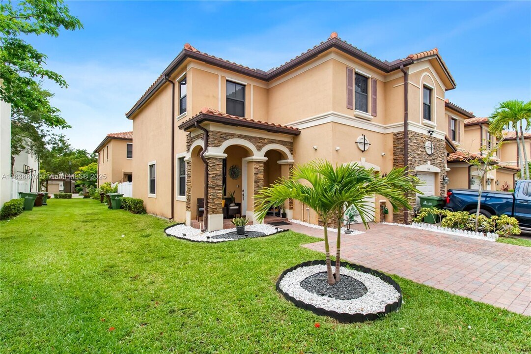 9358 W 33rd Way in Hialeah, FL - Building Photo