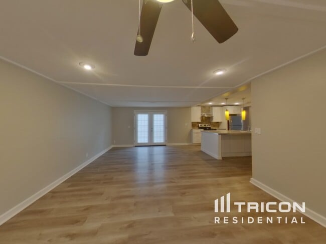 105 Ravenway Dr in Seffner, FL - Building Photo - Building Photo