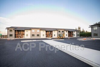 665 E Badger Rd in Lynden, WA - Building Photo - Building Photo