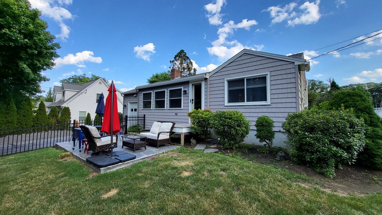 47 Bourne Ave in Wells, ME - Building Photo