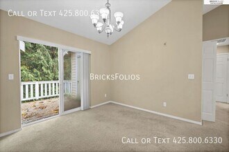 702 228th St SW in Bothell, WA - Foto de edificio - Building Photo